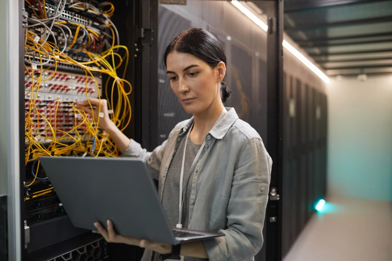 A Data Center Connectivity Expert